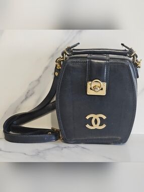 🌟 Iconic Black CC  Sculpted Box Bag